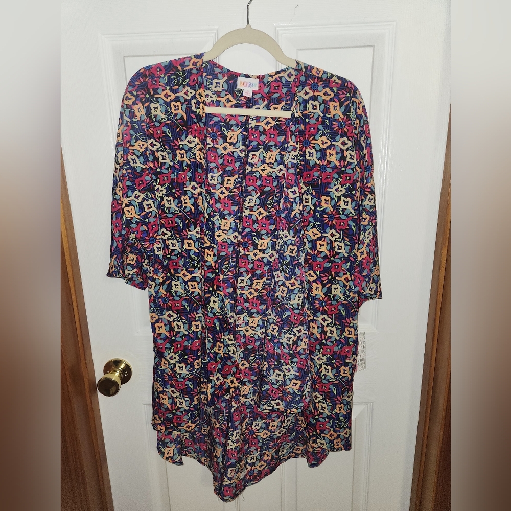 LulaRoe Lindsay Light Weight Sheer Cover-Up Size Small NWT